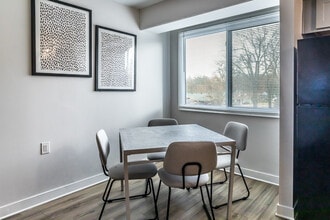 Monarch on Highland in Memphis, TN - Building Photo - Interior Photo