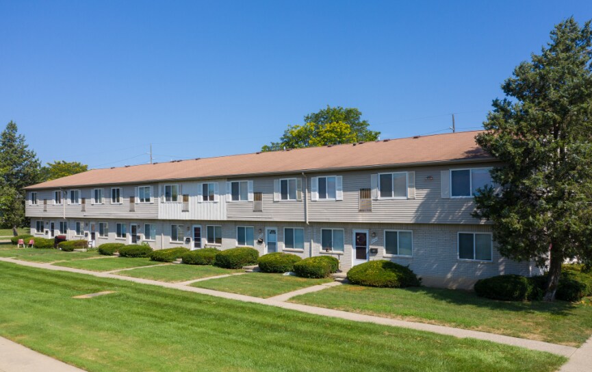 Canton Gardens Apartments - Canton, MI in Canton, MI - Building Photo