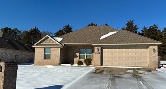 2104 Rehoboth Cir in Searcy, AR - Building Photo