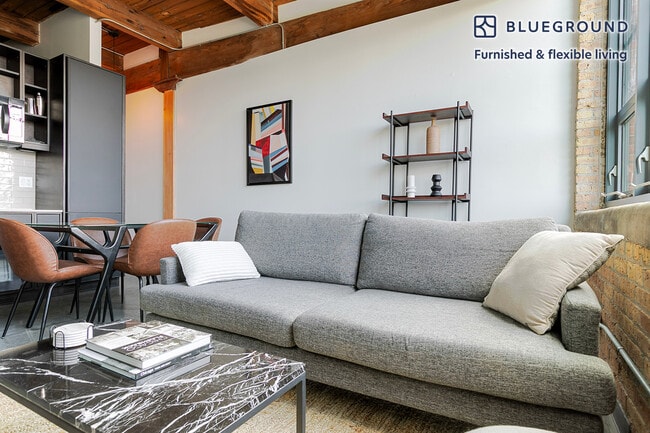 2061 N Southport Ave in Chicago, IL - Building Photo - Building Photo