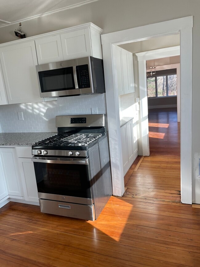 105 Fox Hill Rd, Unit 1 in Nahant, MA - Building Photo - Building Photo