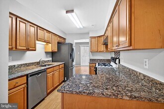 70 Hampshire Dr in Plainsboro, NJ - Building Photo - Building Photo