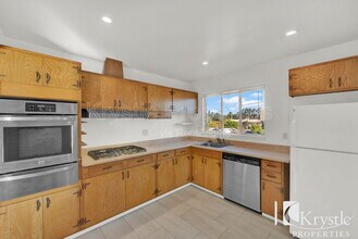 1512 Sereno Dr in Vallejo, CA - Foto de edificio - Building Photo