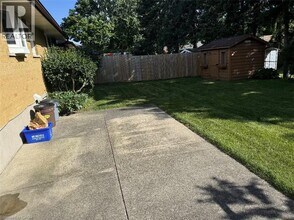 23 Elkington Dr in Kitchener, ON - Building Photo - Building Photo