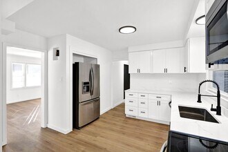 2580 Walnut Lake Rd in West Bloomfield Township, MI - Building Photo - Building Photo