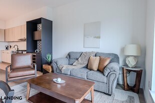 2623 Keene St, Unit 431 in Houston, TX - Building Photo