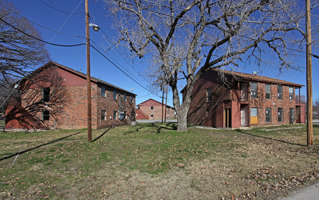 900 Isbell Rd in Fort Worth, TX - Foto de edificio - Building Photo