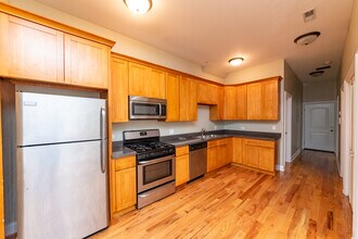3927 N Clarendon Ave, Unit 2 in Chicago, IL - Building Photo - Building Photo