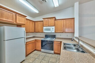 6579 Charlie Chaplin Ave in Las Vegas, NV - Building Photo - Building Photo