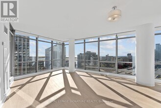 5 Mariner Terrace in Toronto, ON - Building Photo - Building Photo