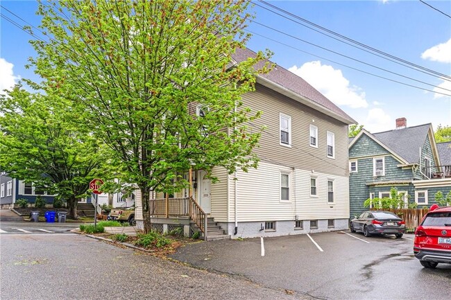 2 Poplar St in Providence, RI - Building Photo - Building Photo