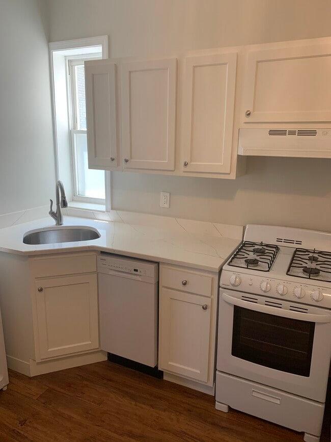 1193 Commonwealth Ave in Boston, MA - Building Photo - Building Photo