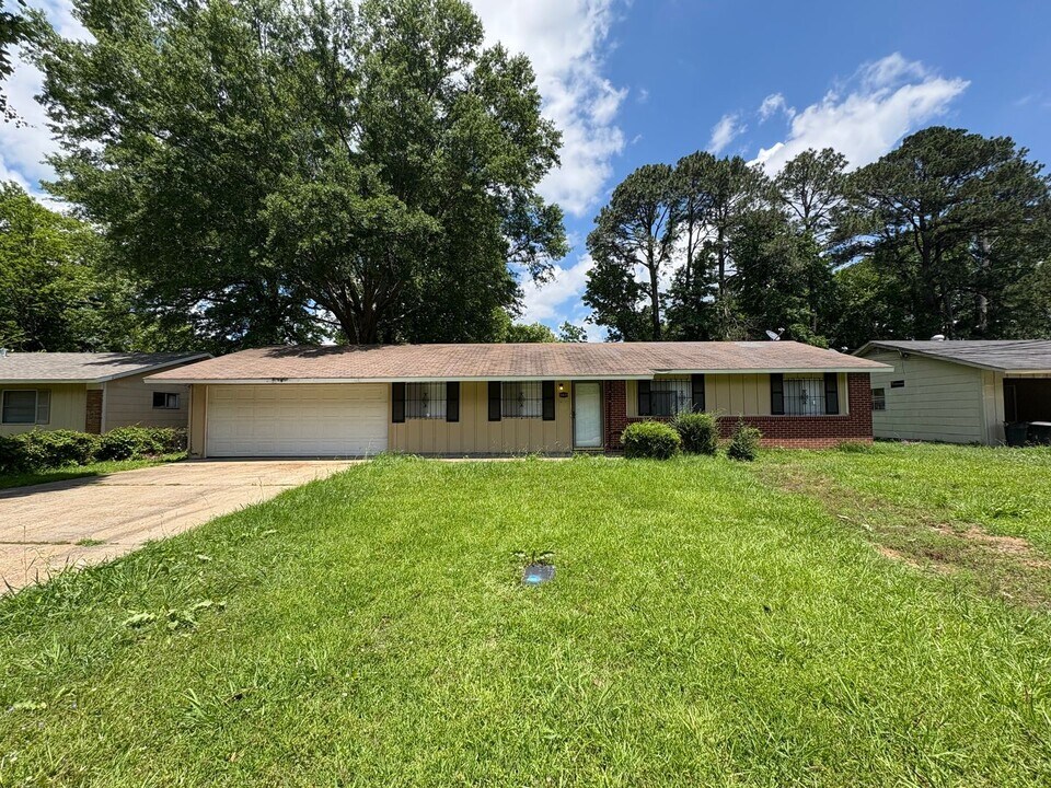 3435 Casa Grande Cir in Jackson, MS - Building Photo