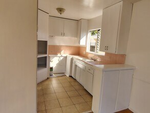 7920 Selma Ave in Los Angeles, CA - Foto de edificio - Building Photo