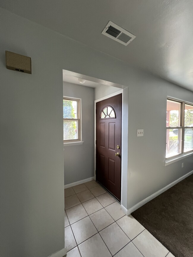 878 Williams Pl in Warminster, PA - Foto de edificio - Building Photo