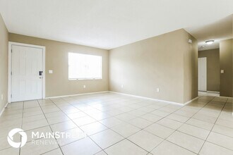 1050 S Salford Blvd in North Port, FL - Foto de edificio - Building Photo