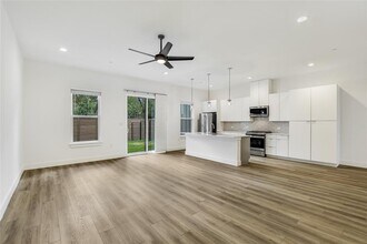 590 Old Ml Rd in Cedar Park, TX - Building Photo - Building Photo