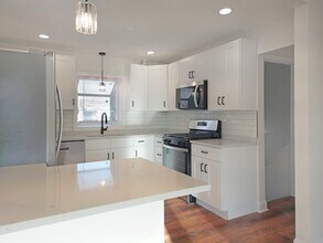 9052 W 92nd St in Hickory Hills, IL - Building Photo - Building Photo