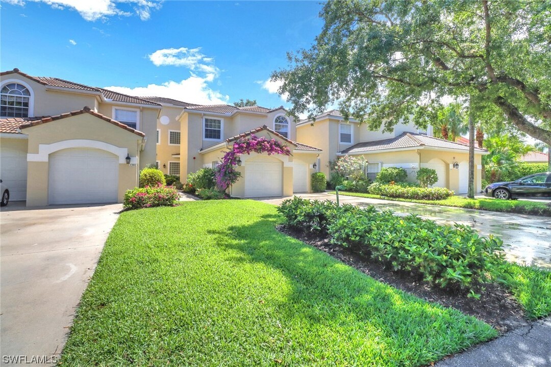 57 Silver Oaks Cir in Naples, FL - Building Photo