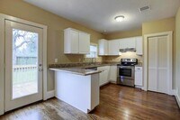 206 E 34th St photo'