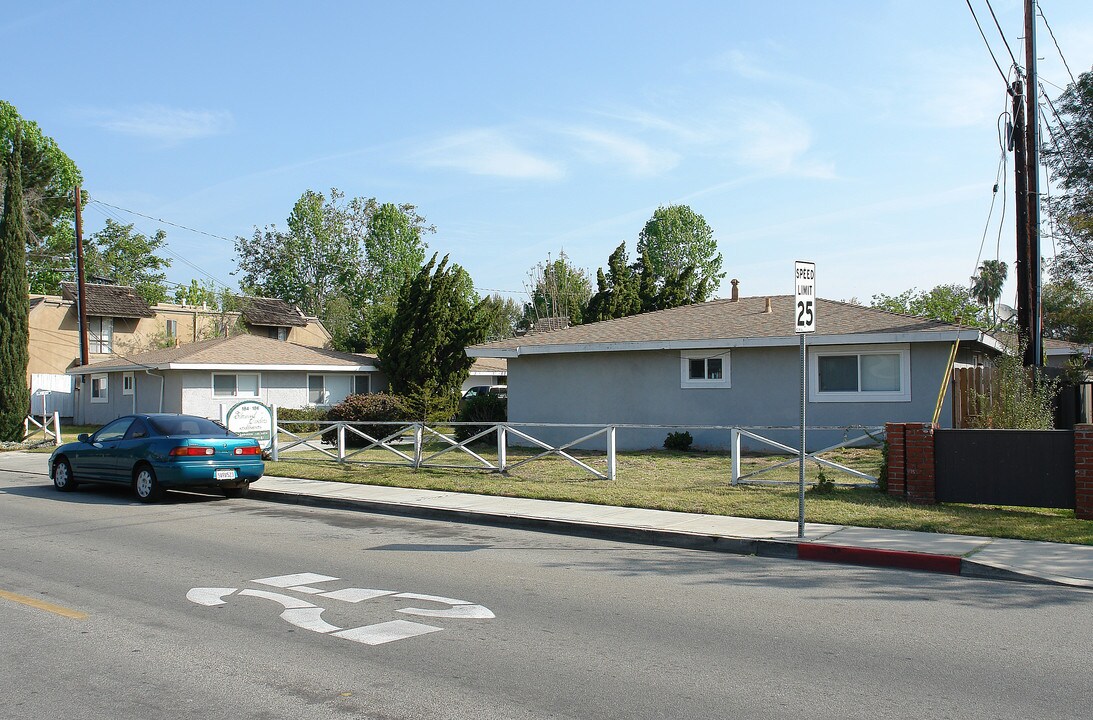 184-186 E 21st St in Costa Mesa, CA - Building Photo