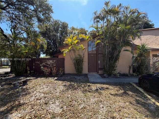 7081 W Sunrise Blvd in Plantation, FL - Building Photo - Building Photo