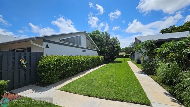 1200 Shibumy Cir in West Palm Beach, FL - Foto de edificio - Building Photo