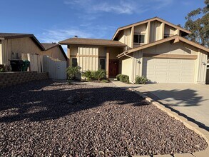 5980 Tooley St in San Diego, CA - Foto de edificio - Building Photo