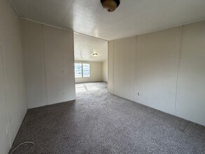 406 W 58th St S in Wichita, KS - Building Photo - Building Photo