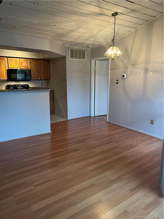 63 Leafwood Ln in Groton, CT - Building Photo - Building Photo