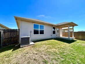 14104 Macquarie Dr in Pflugerville, TX - Building Photo - Building Photo