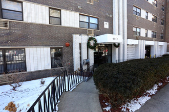 Crescent Drive Apartments in Chicago, IL - Building Photo - Building Photo