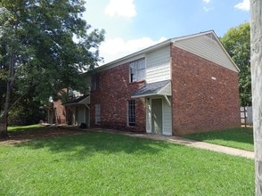 1040 N Montgomery St in Starkville, MS - Foto de edificio - Other