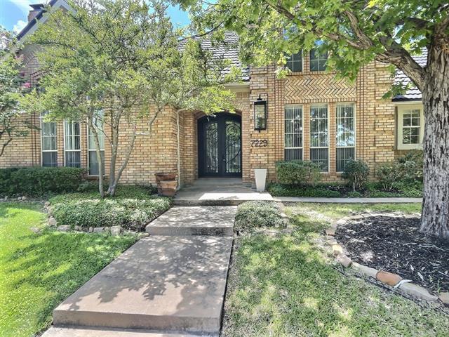 7229 Summitview Dr in Irving, TX - Building Photo