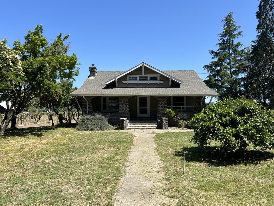 1851 Magnolia Dr in Healdsburg, CA - Building Photo