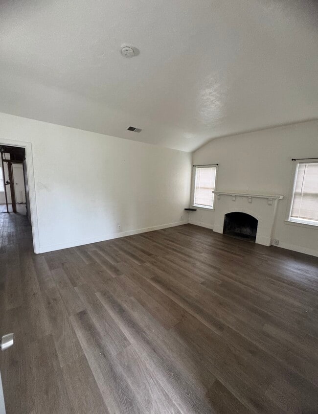 1361 N Safford Ave in Fresno, CA - Building Photo - Building Photo