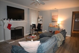 7382 Stratford St in Sacramento, CA - Building Photo - Building Photo