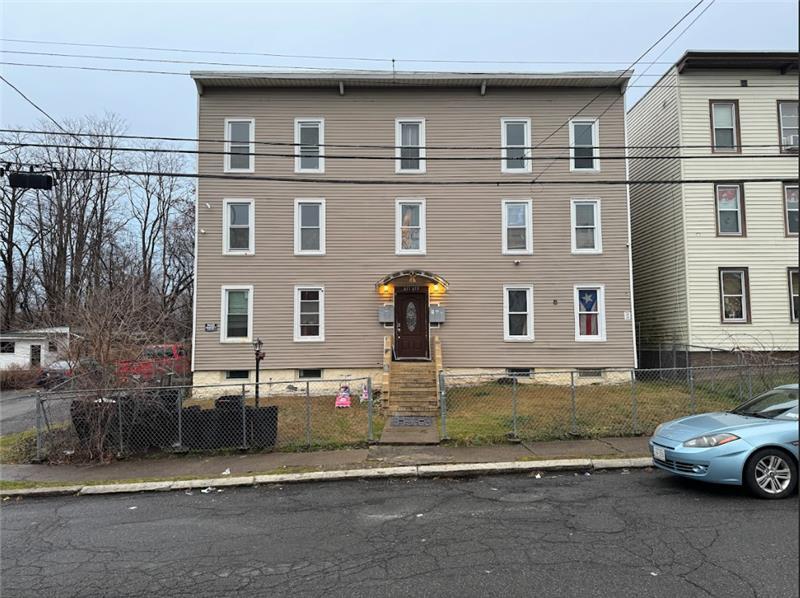 651 Lansing St in Schenectady, NY - Building Photo