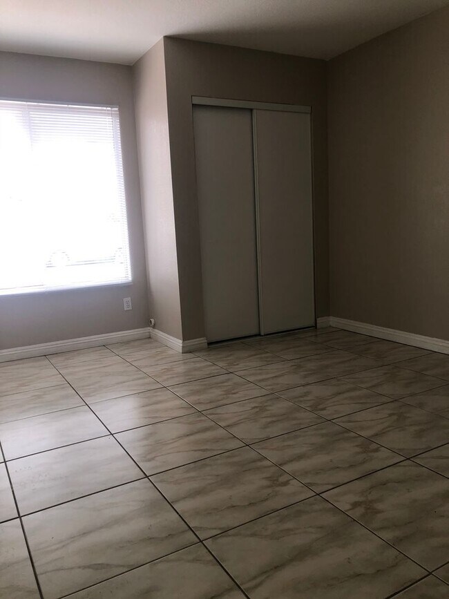 1677 Bent Arrow Dr in North Las Vegas, NV - Building Photo - Building Photo