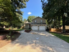 4096 Springlake Cir in Buford, GA - Building Photo - Building Photo