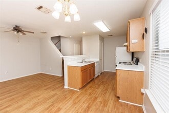 1029 Christopher Ave in Round Rock, TX - Foto de edificio - Building Photo