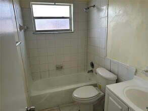 380 SW 27th Terrace in Fort Lauderdale, FL - Building Photo - Building Photo