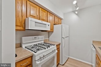 114 Mountain Rd in Glen Burnie, MD - Building Photo - Building Photo