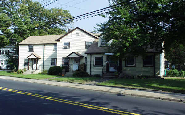 8 W Linden Ave in Dumont, NJ - Building Photo