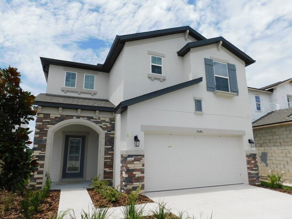 7545 Pool Compass Loop in Wesley Chapel, FL - Building Photo