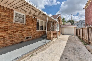 2421 Arbor St in Houston, TX - Building Photo