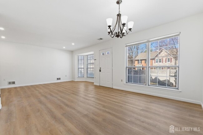 195 Darwin Ln in North Brunswick, NJ - Building Photo - Building Photo