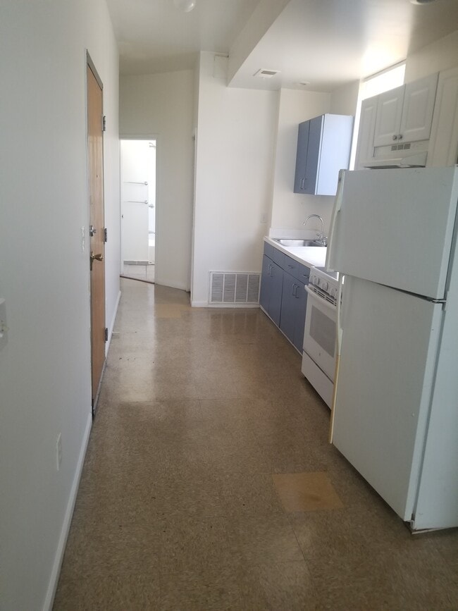 1226 W Allegheny Ave, Unit 2 Front in Philadelphia, PA - Building Photo - Building Photo
