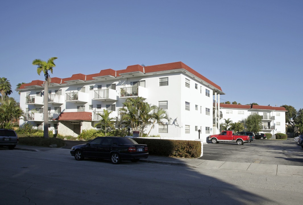 Bermuda Gardens in South Miami, FL - Building Photo