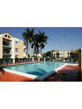 6272 NW 186th St, Unit 301 in Hialeah, FL - Foto de edificio - Building Photo